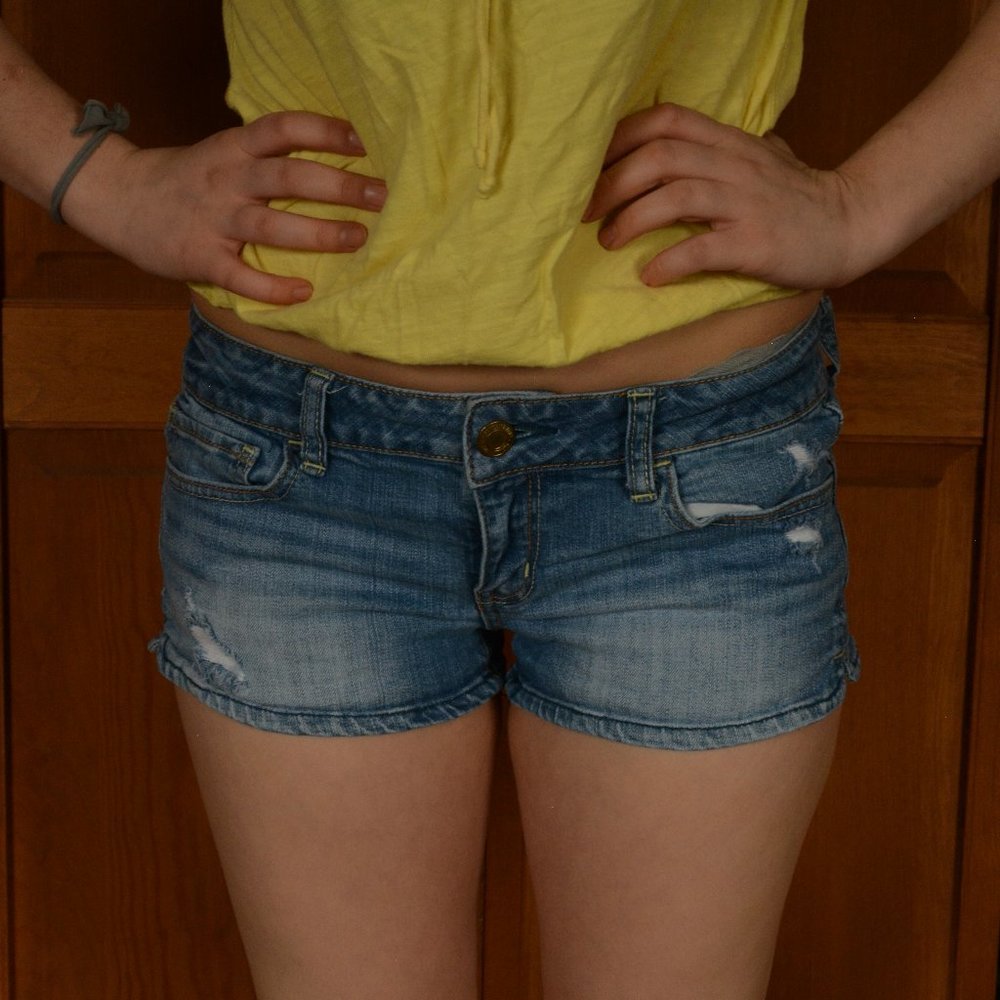 AE Light Wash Ombre Denim Shorts